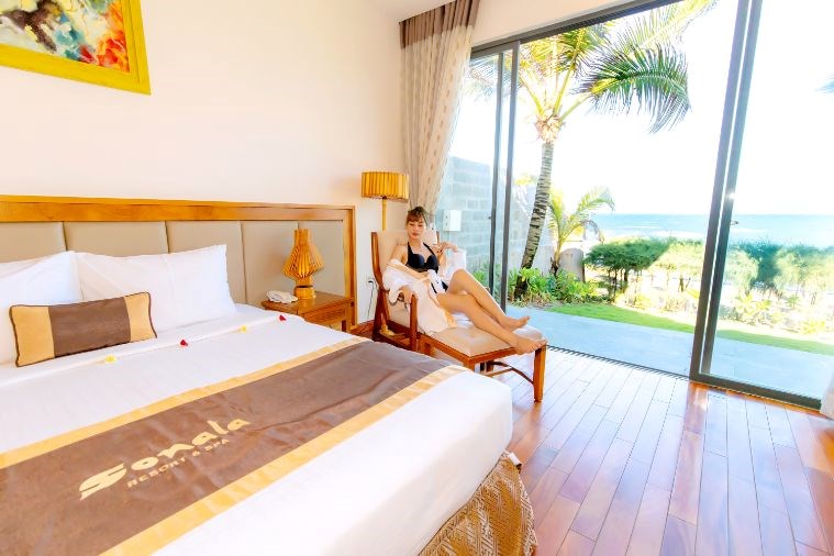 04-Bed Room Beach Front Bungalow